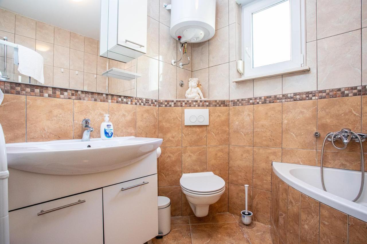 Apartments Adisa オミシュ エクステリア 写真
