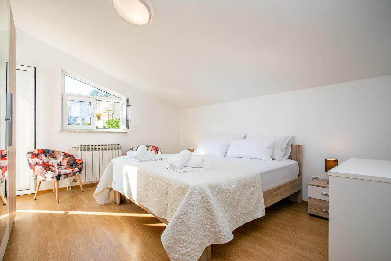 Apartments Adisa オミシュ エクステリア 写真